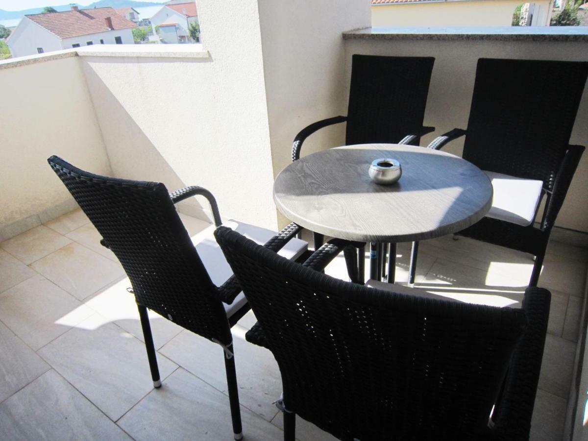 M&B Guest House Srima Esterno foto