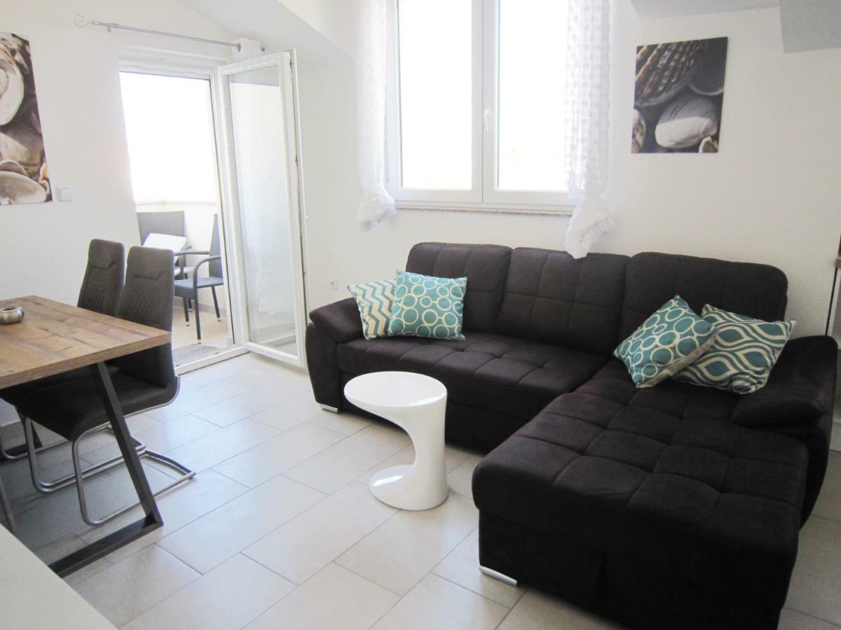 M&B Guest House Srima Esterno foto