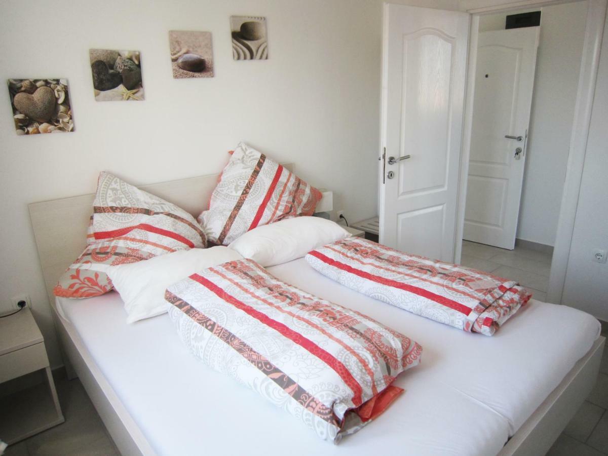 M&B Guest House Srima Esterno foto