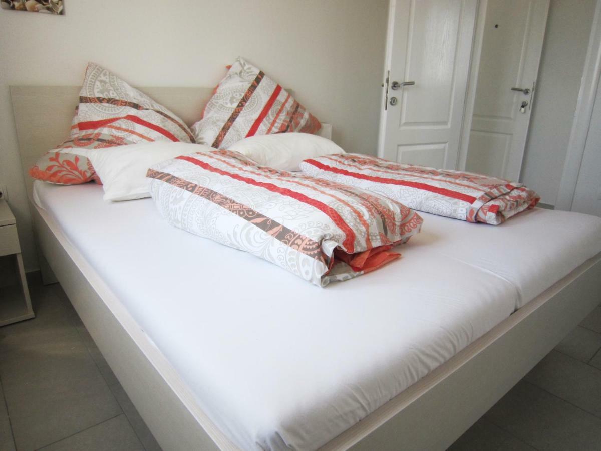 M&B Guest House Srima Esterno foto