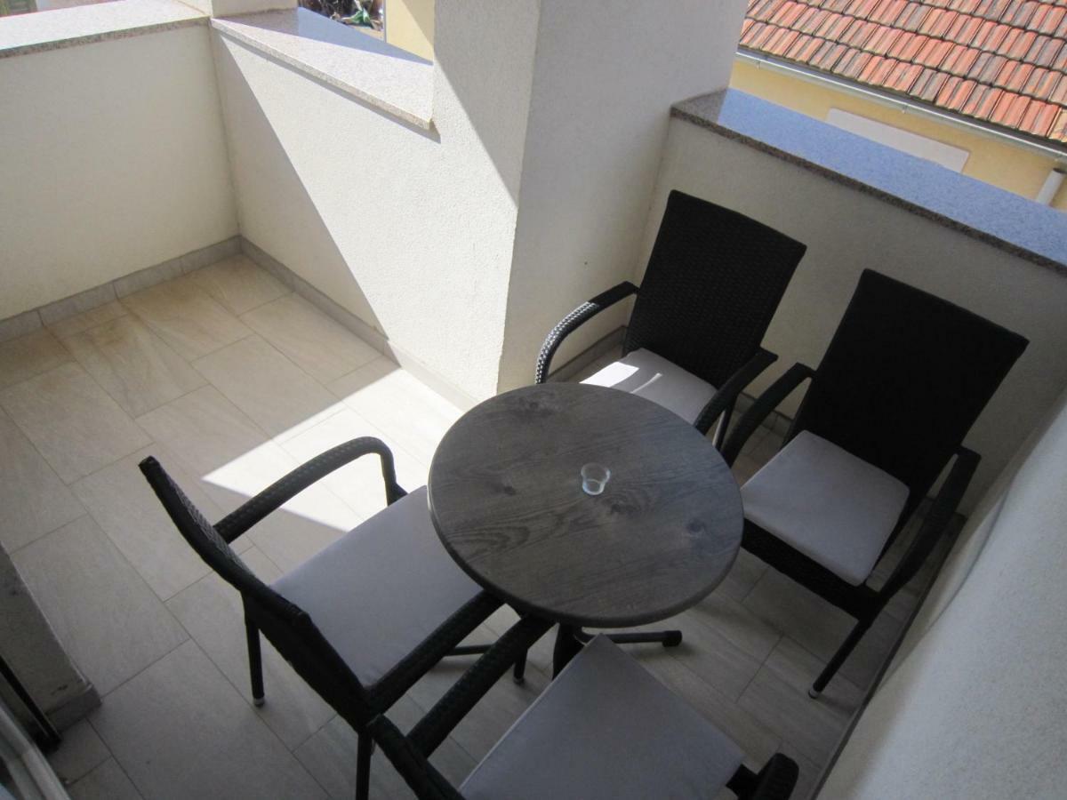 M&B Guest House Srima Esterno foto