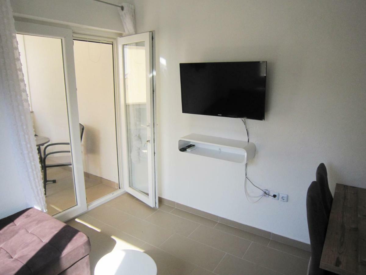 M&B Guest House Srima Esterno foto