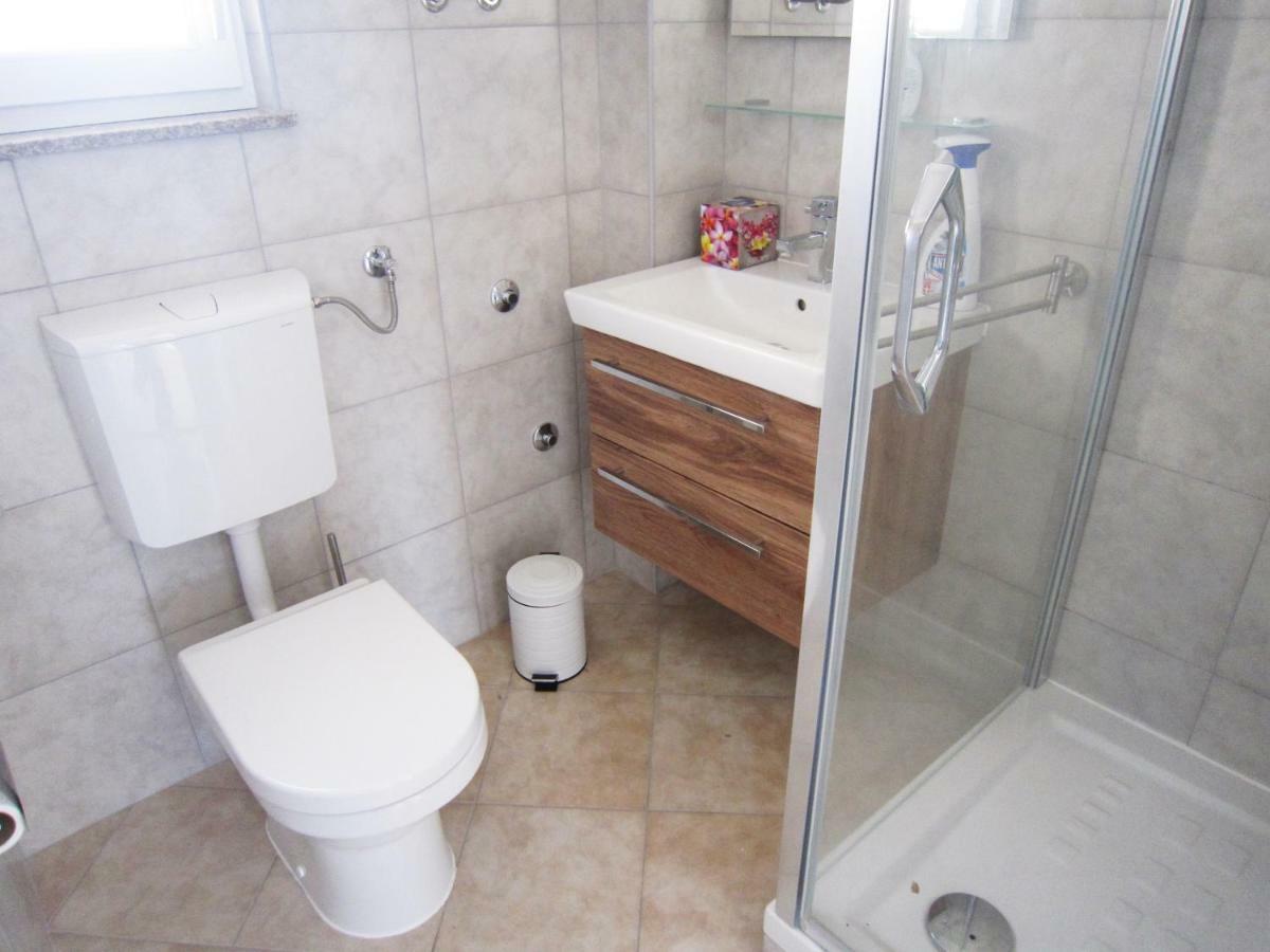 M&B Guest House Srima Esterno foto