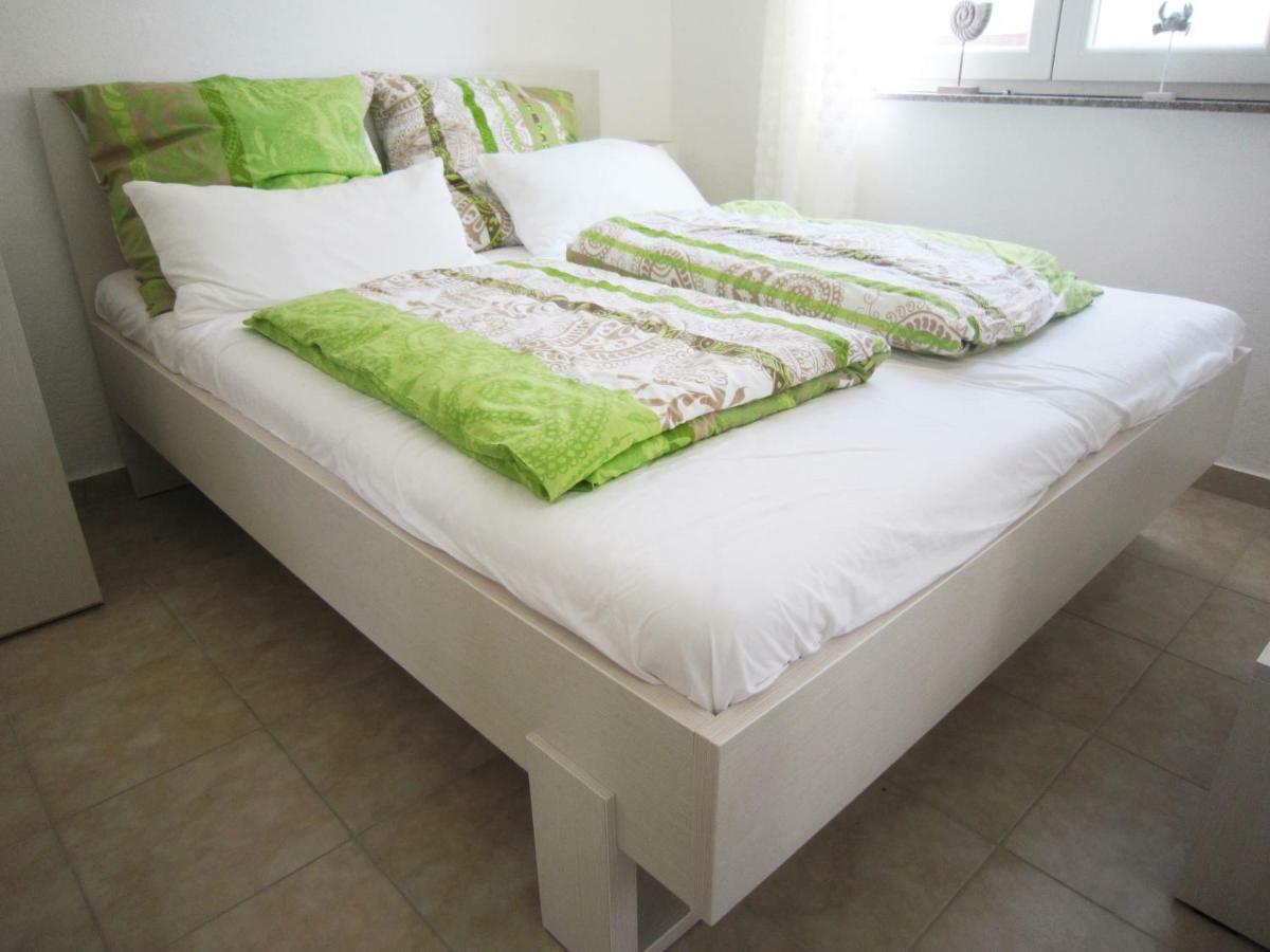 M&B Guest House Srima Esterno foto