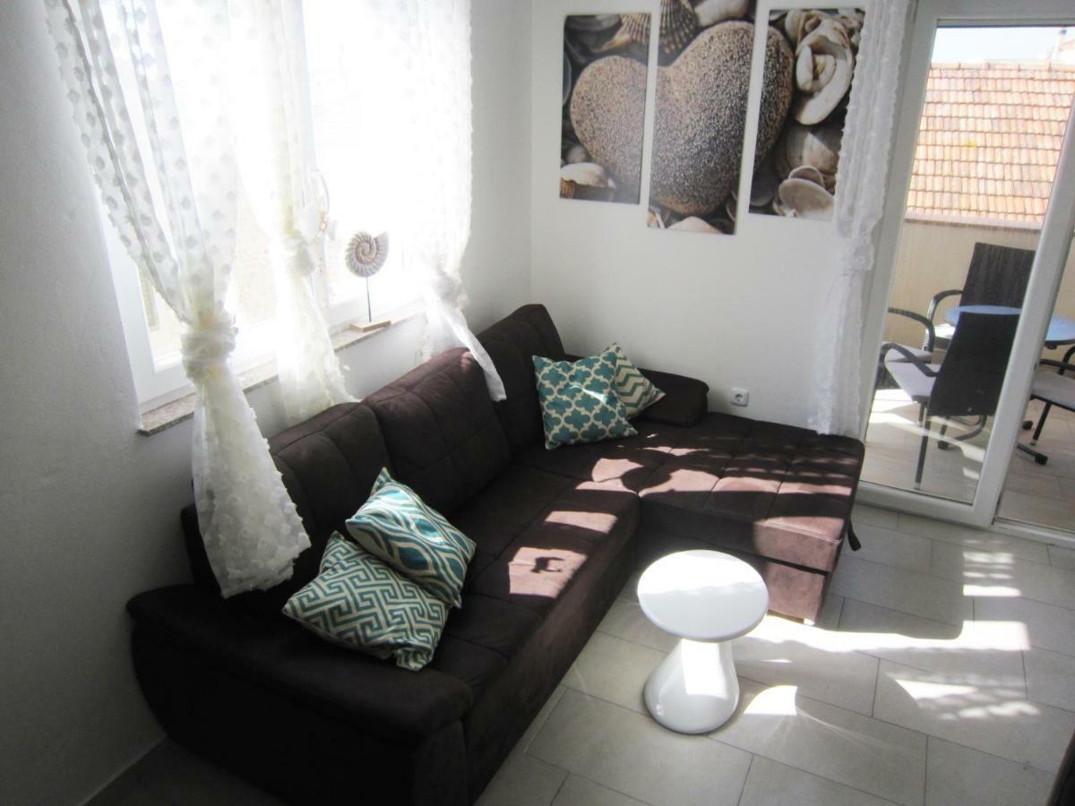 M&B Guest House Srima Esterno foto