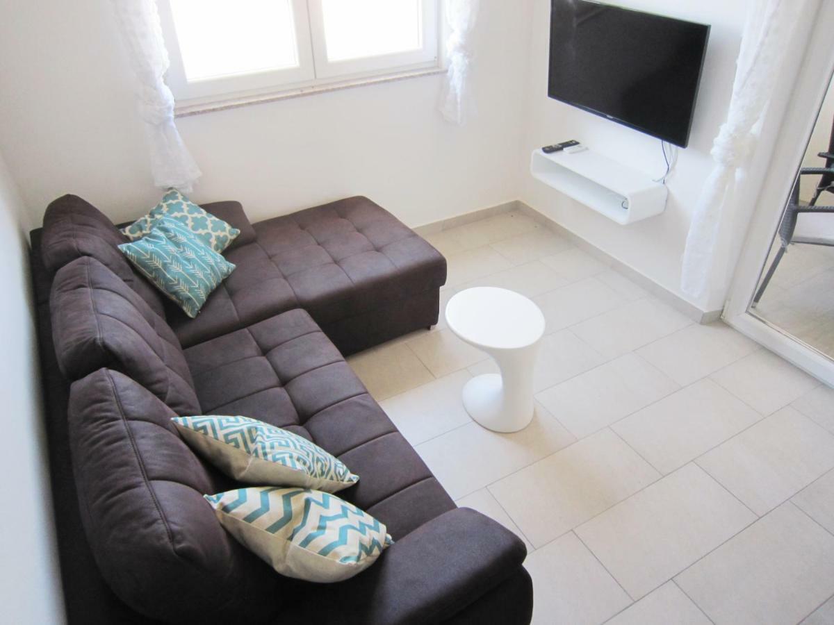 M&B Guest House Srima Esterno foto
