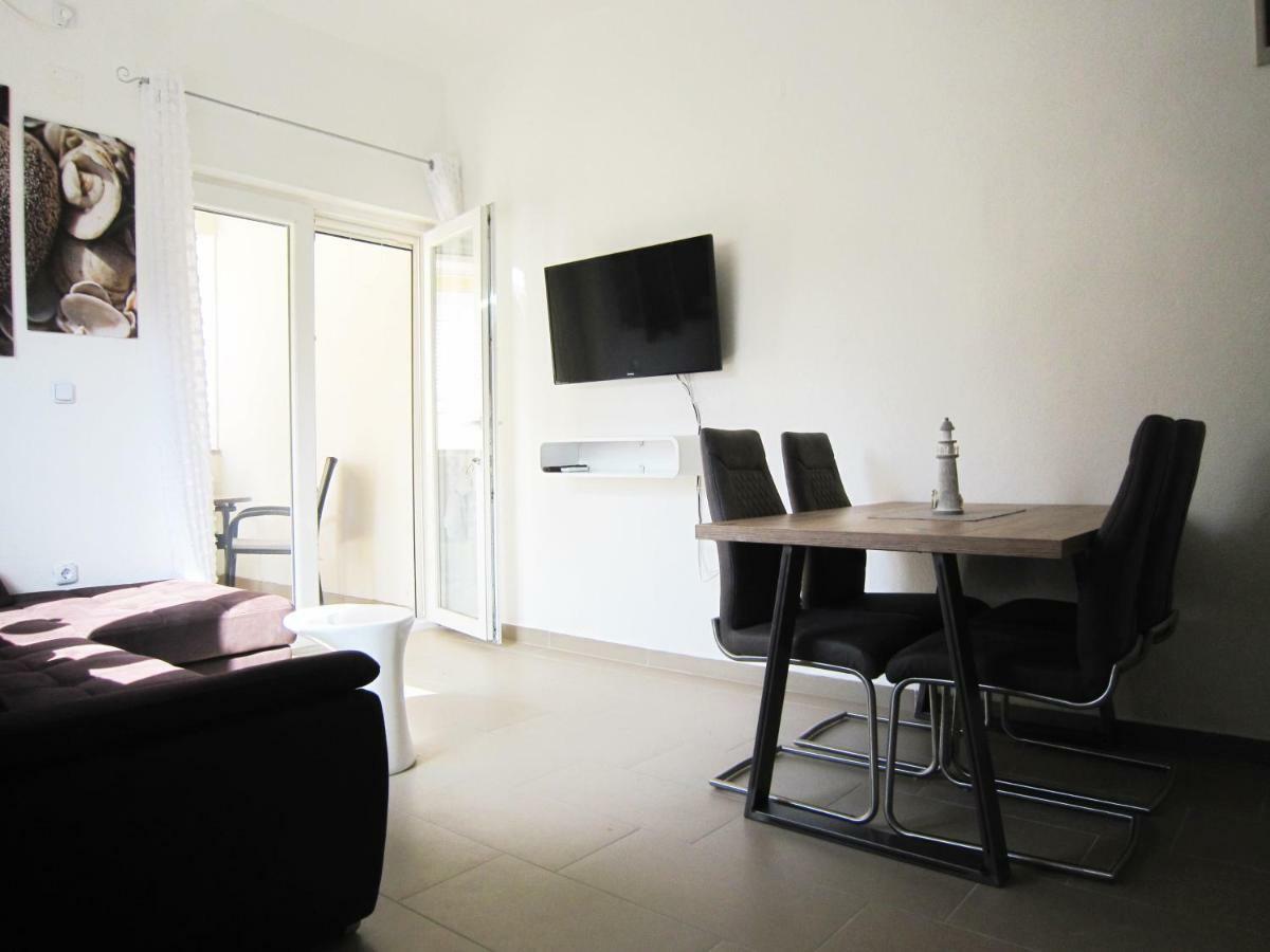 M&B Guest House Srima Esterno foto