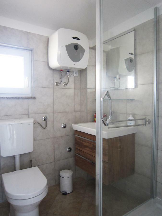 M&B Guest House Srima Esterno foto
