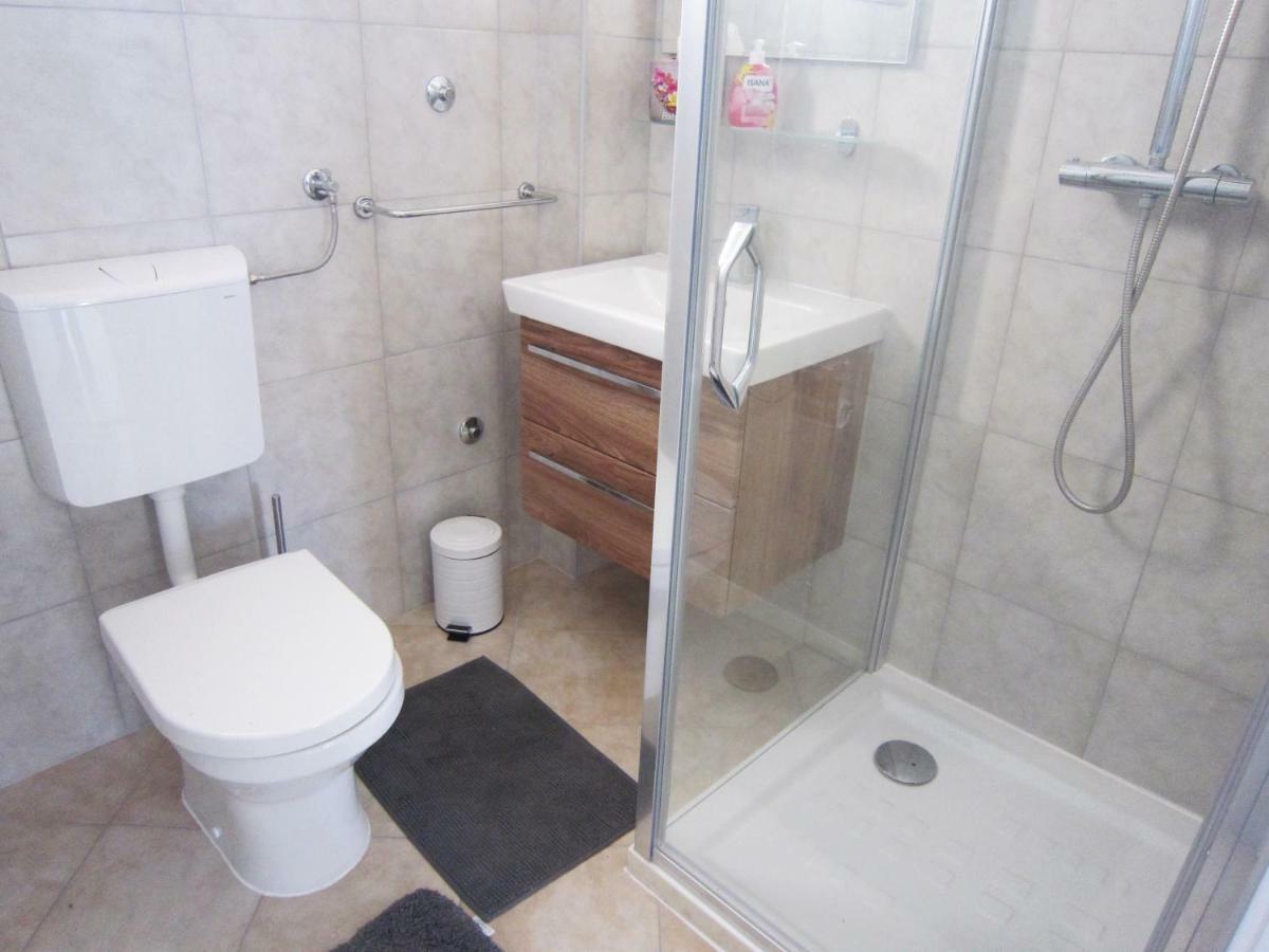 M&B Guest House Srima Esterno foto