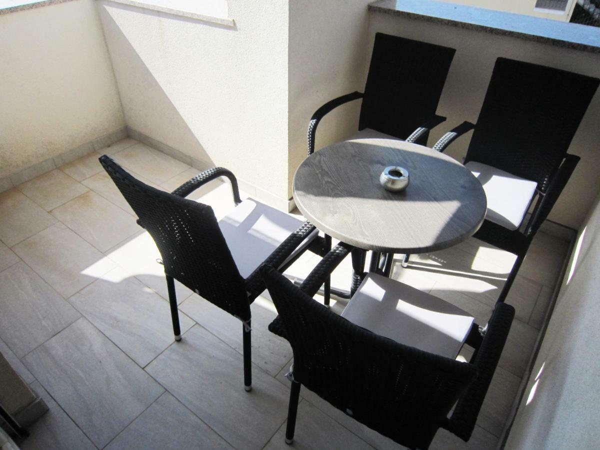 M&B Guest House Srima Esterno foto